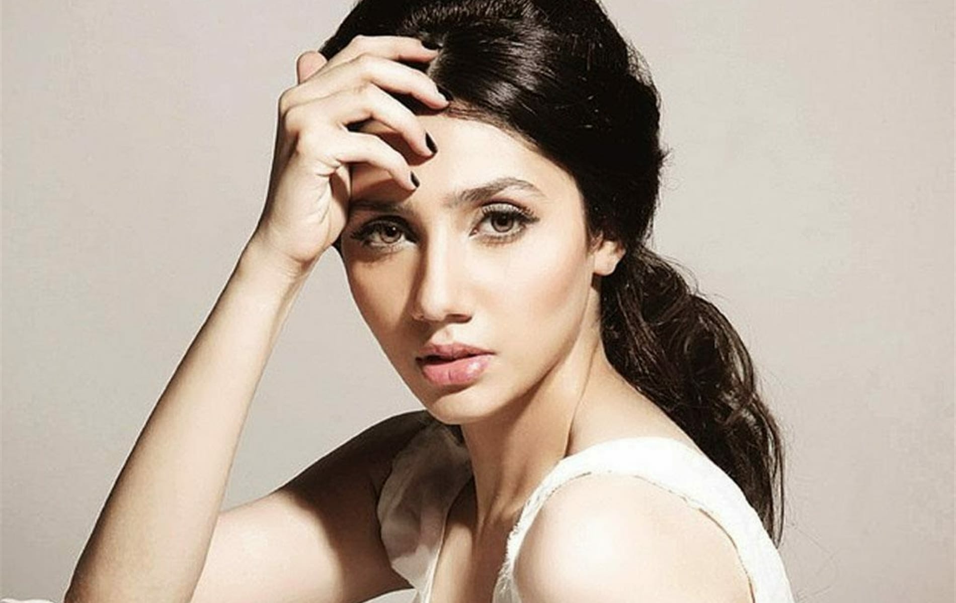 1900px x 1200px - Mahira Khan and Ranbir Kapoor Leaked Pictures Show What We Think